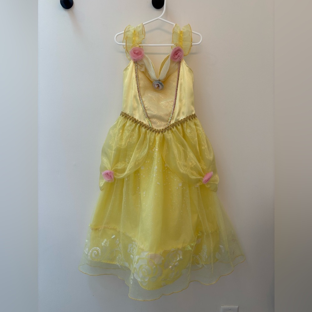 Disney Belle Yellow Princess Dress with Pink Accents
OSFM ( fits like a 4-6t)